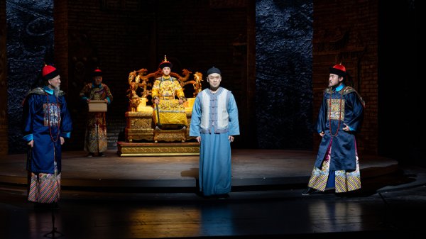 改编自王跃文同名演义，话剧《大清相国》首演，再现名臣陈廷敬宦海浮千里