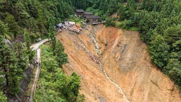 和技能竞走：200多辆车在参预断桥前被告成拦下