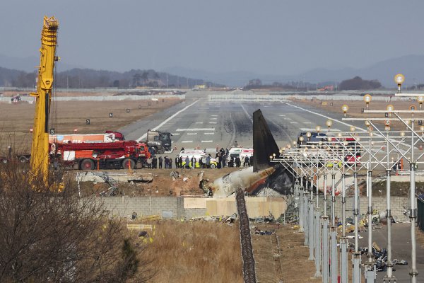 看望称韩国济州航空空难中遨游员关错发动机