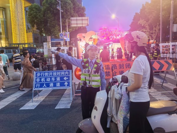 陆家嘴这条走路街限时开启，交通出行安全提醒请收好