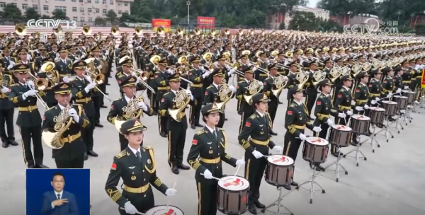 造访九三阅兵西宾场 | 集中军乐团：创作多首新曲目，女子军饱读队再次亮相