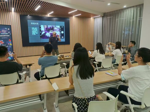 开课啦！浦东为后生打造家门口、单元旁的“夜间充电站”